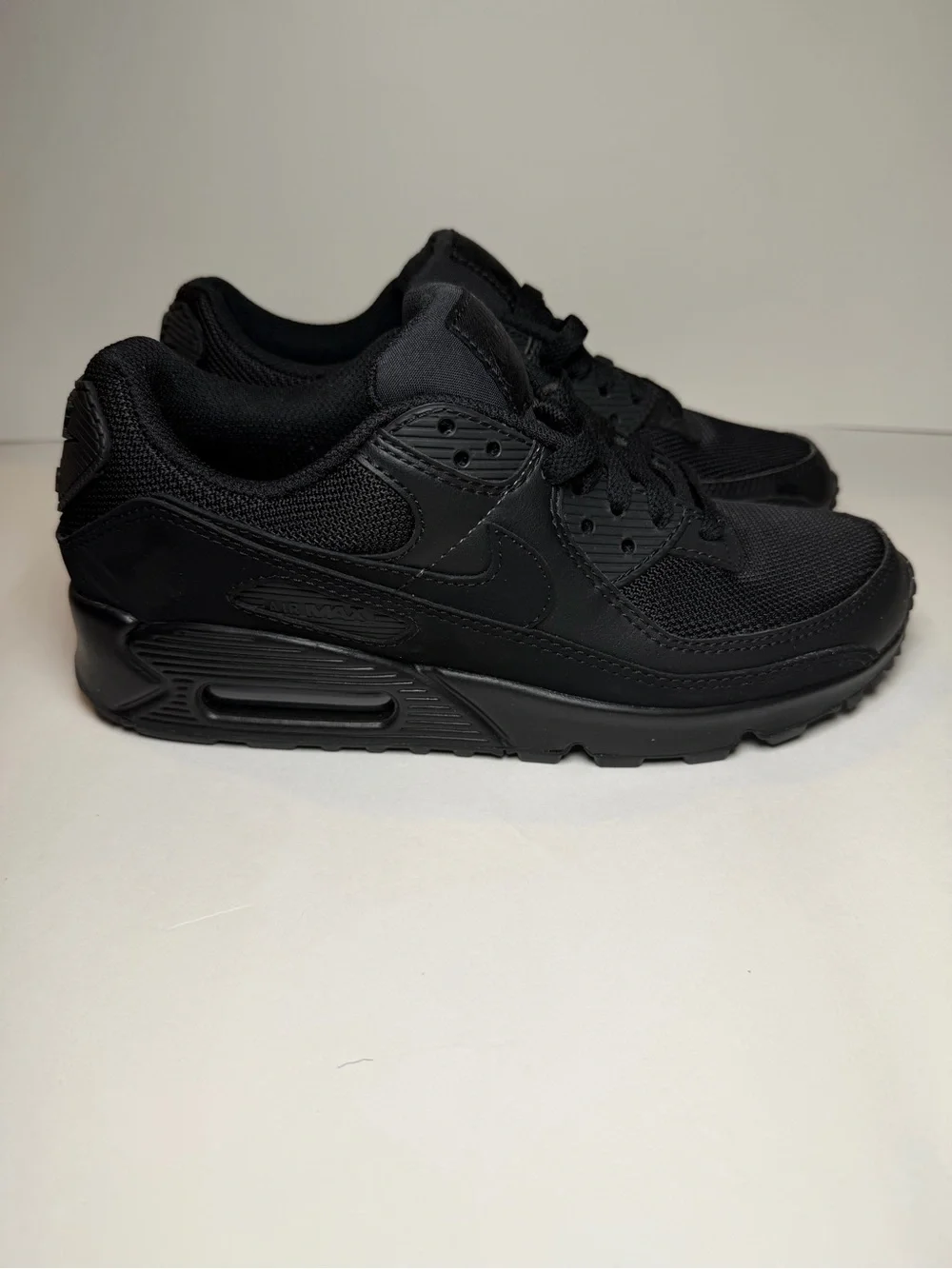 Nike Air Max 90 Sneakers - Black (6Y / 7.5 W)